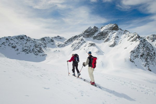 Quels sont les meilleurs itinéraires pour une randonnée dans les montagnes du Jura, France?
